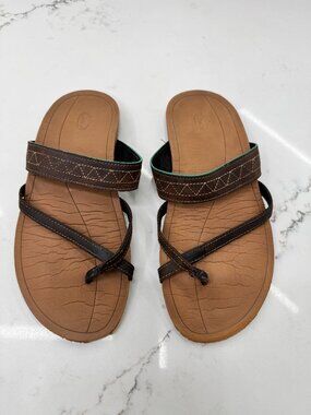 Chaco Sandals Women's Size 6 Brown Leather Toe Loop Thong Sandals